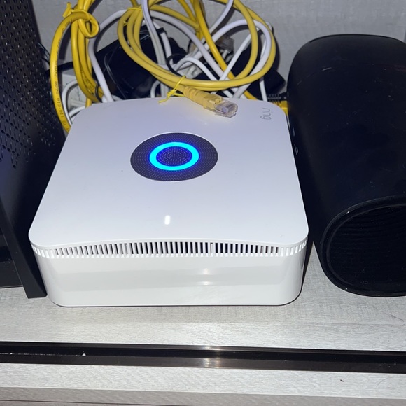 Ring alarm pro - 13 piece kit w/ eero 6 wifi extender - Picture 2 of 6